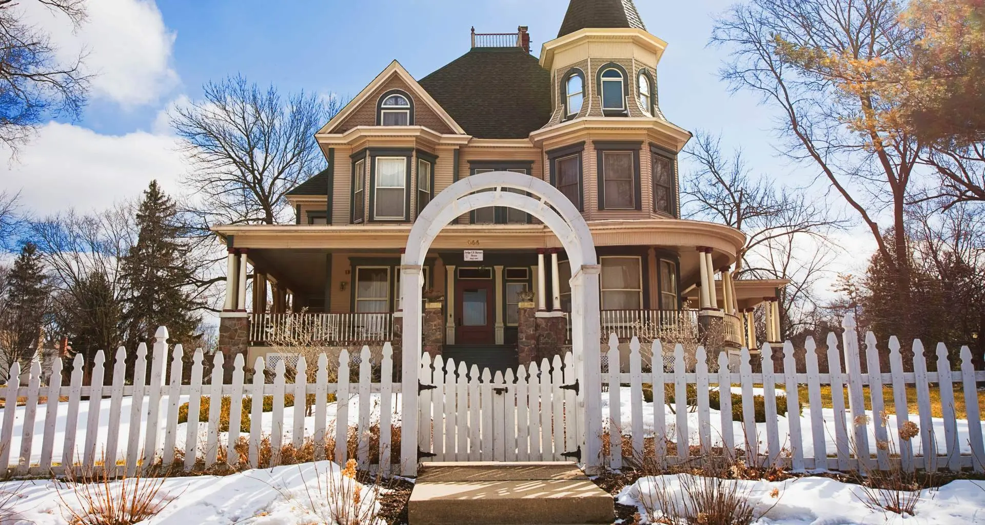 L'esterno e la recinzione di una casa