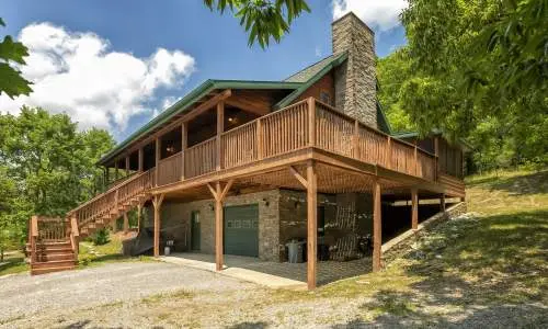 Esterno della Premier Cabin, Carbondale in una giornata di sole