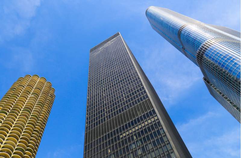 L'edificio 330 N Wabash a Chicago, che sorge accanto a Marina City