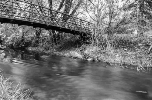Ponte con acqua