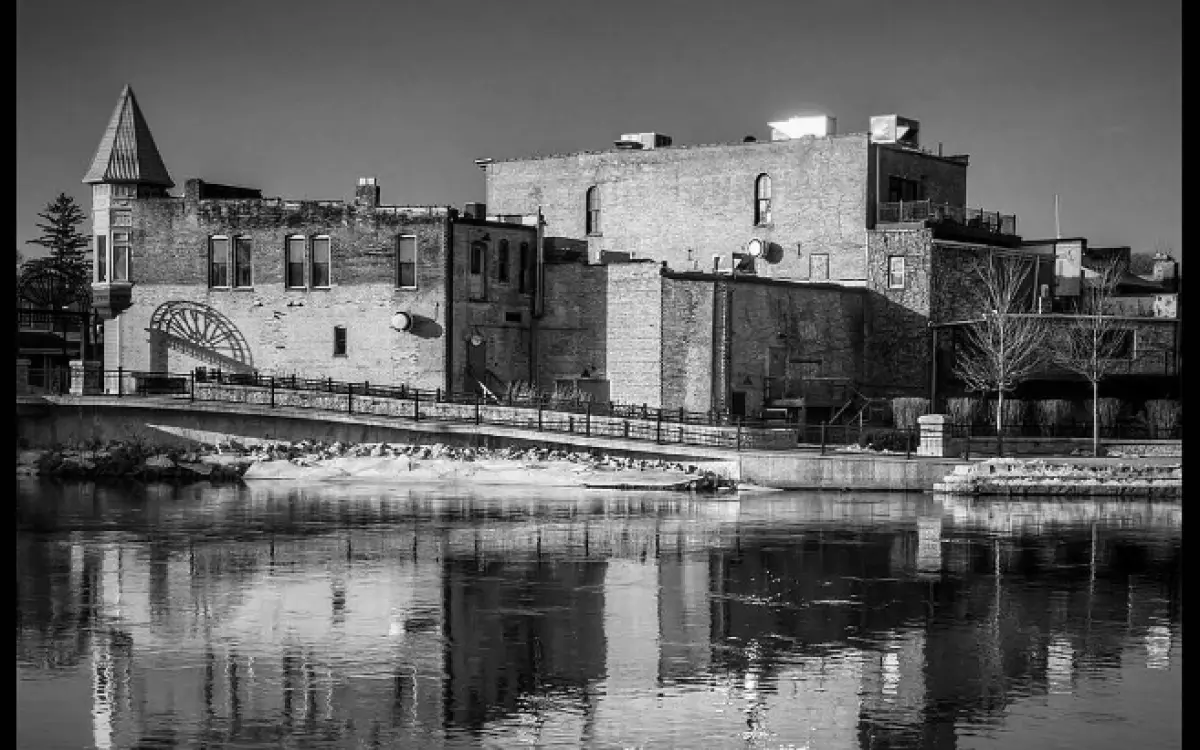 Castello con acqua intorno