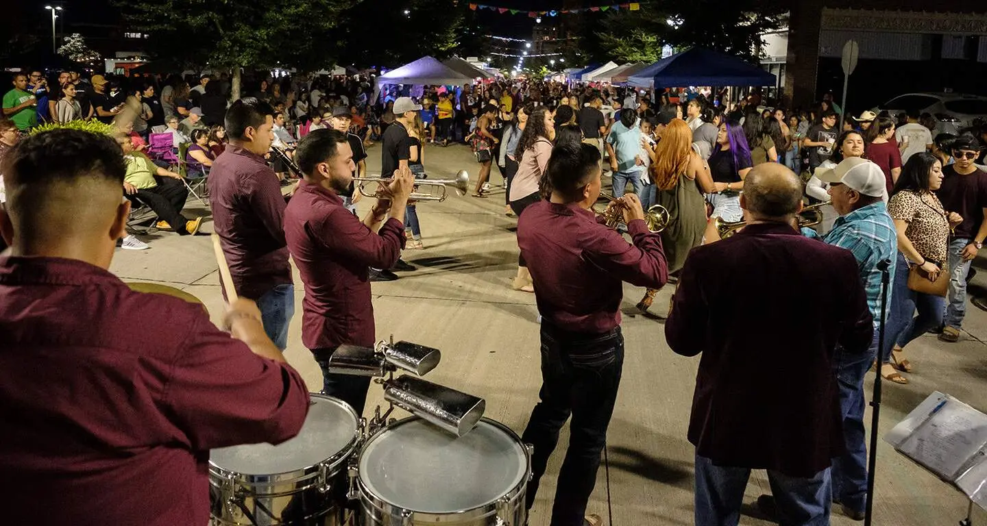 Musicisti ispanici al Mercado on 5th