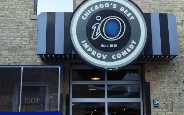 L'esterno dell'iO Theater, precedentemente noto come Improv Olympic