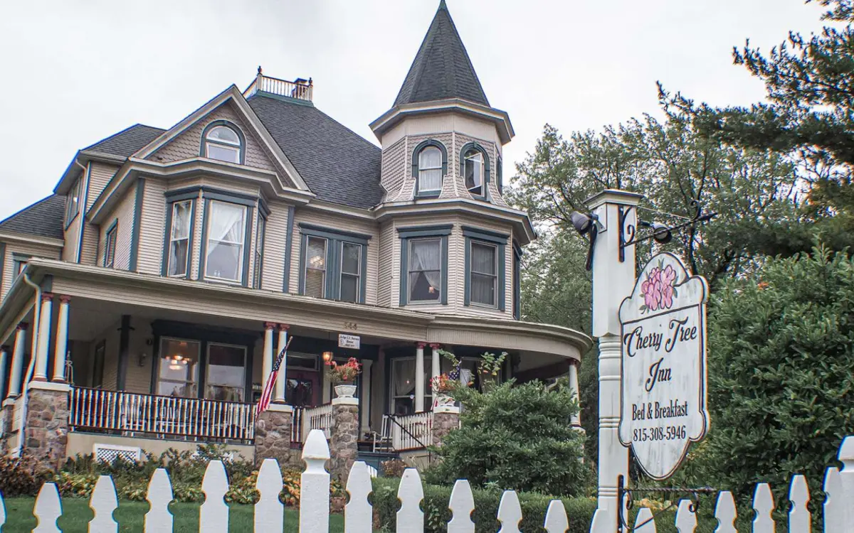 Il Cherry Tree Inn