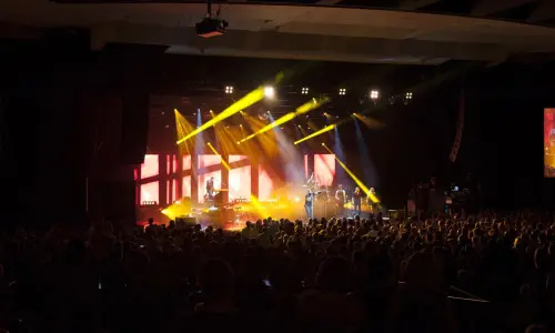 Artisti che si esibiscono di notte al Ravinia festival