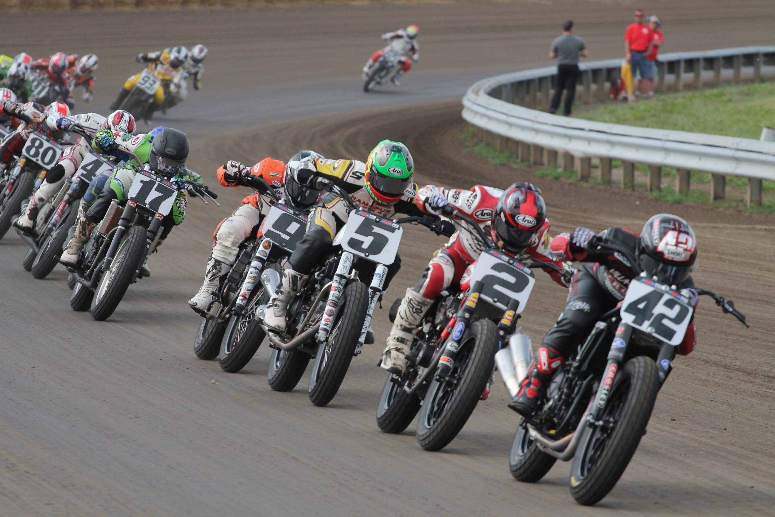 Una fila di moto in pista alla Harley Davidson Springfield Mile