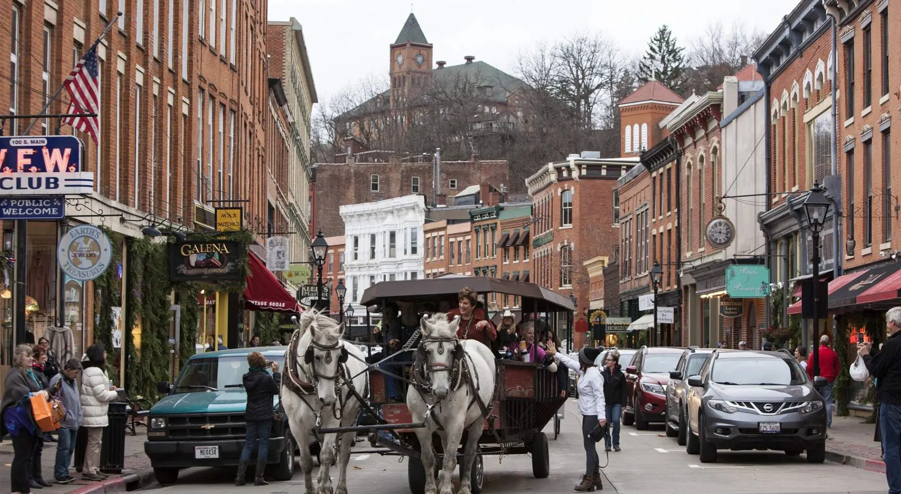 giro in carrozza trainata da cavalli durante il weekend nouveau
