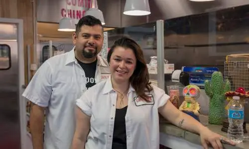 Proprietari del Cafe Tola. 