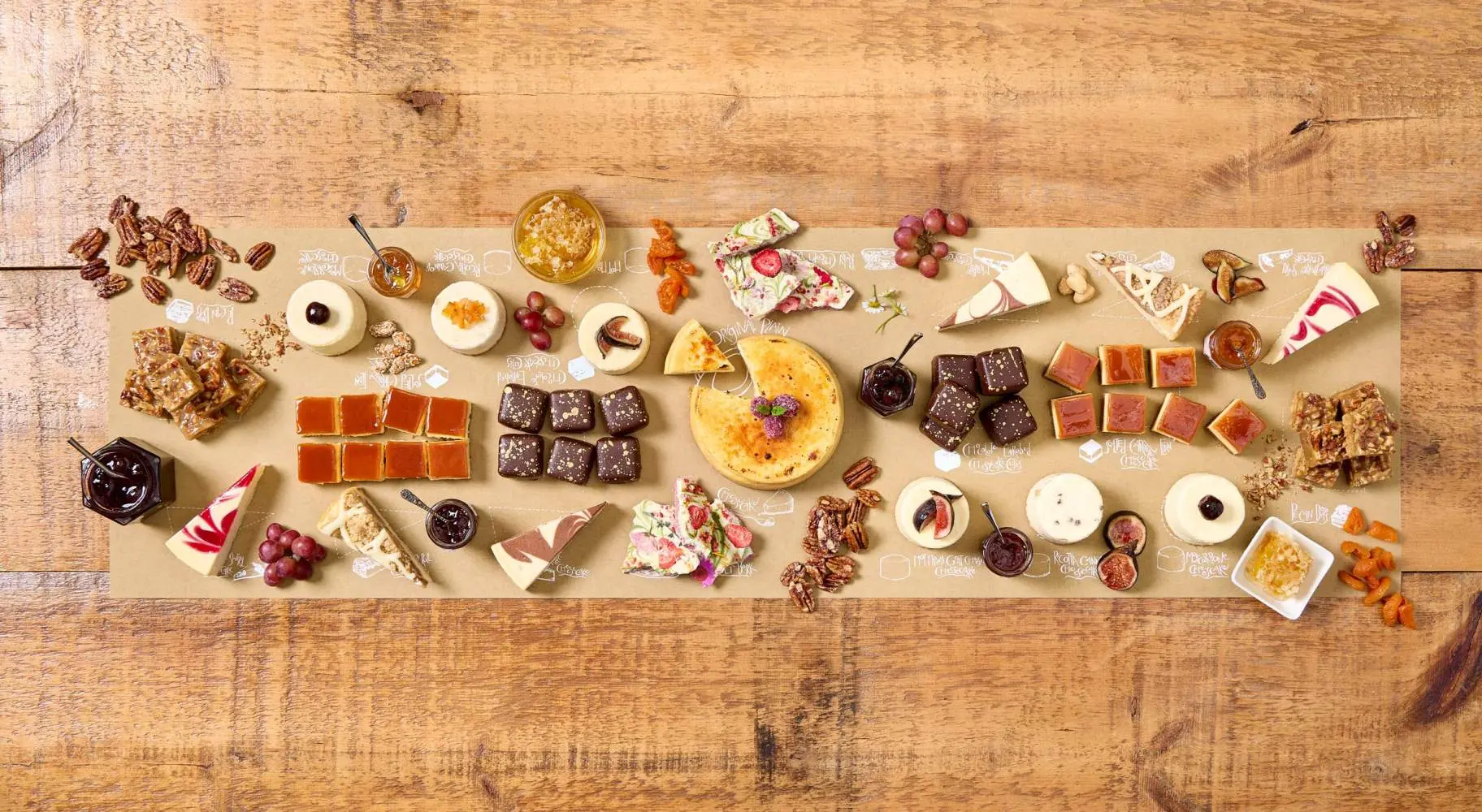 Tavola per cheesecake con guarnizioni