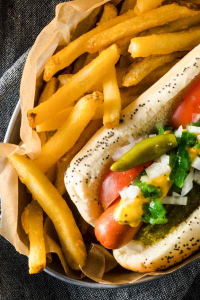Hot Dog alla Chicago con patatine fritte