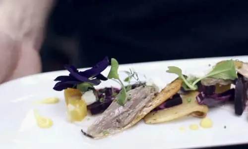 Un piatto dell'Epiphany Farms di Bloomington