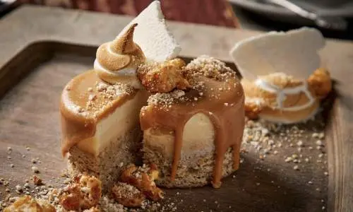 Un dessert al piatto al Firefly Grill