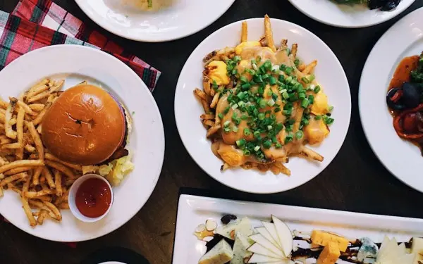 Hamburger e patatine