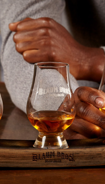 Tre bicchieri da whisky con marchio Blaum Bros.