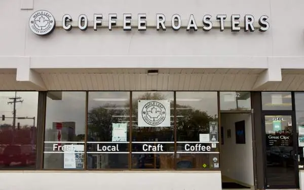 La facciata del negozio di caffè