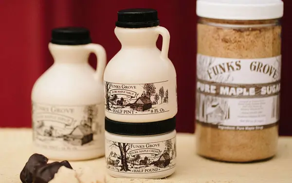 Contenitori di sciroppo d'acero puro 