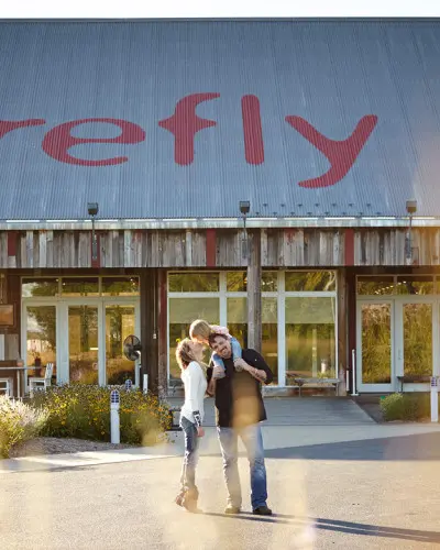 I proprietari del Firefly Grill si trovano di fronte al loro locale