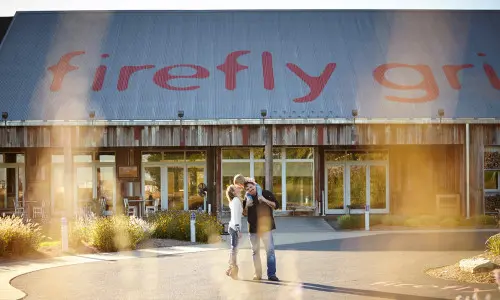 I proprietari del Firefly Grill si trovano di fronte al loro locale