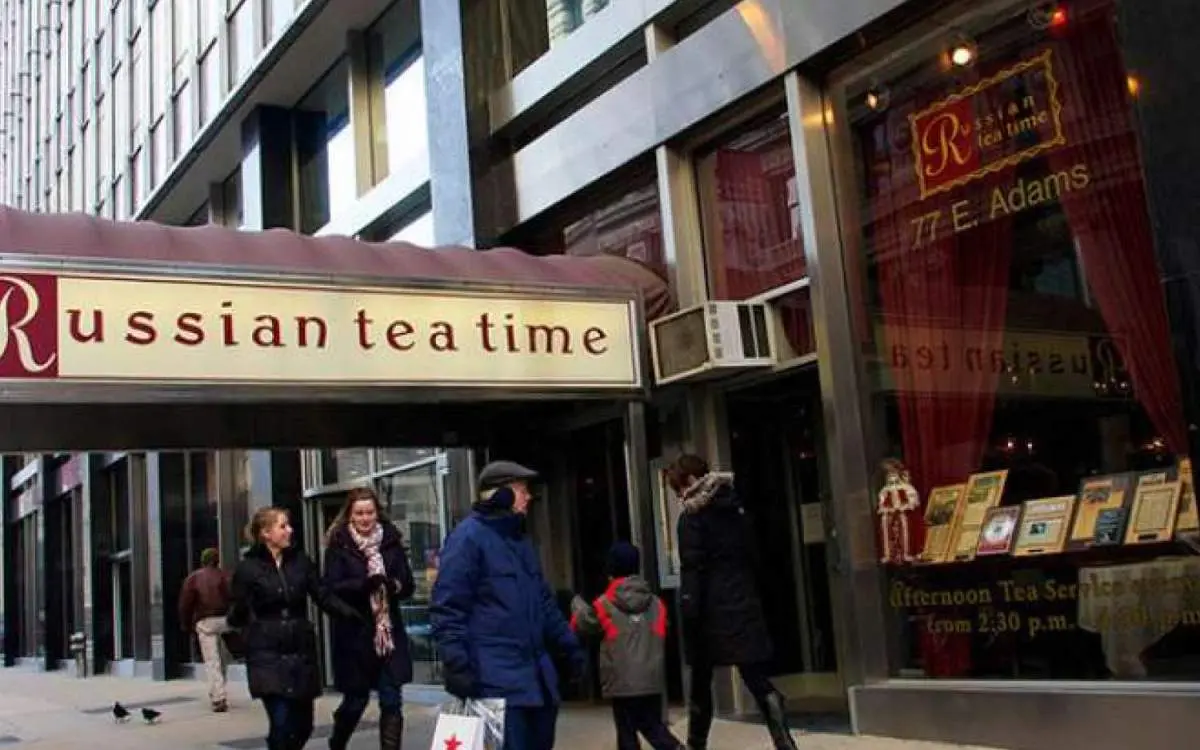 L'esterno del negozio Russian Tea Time