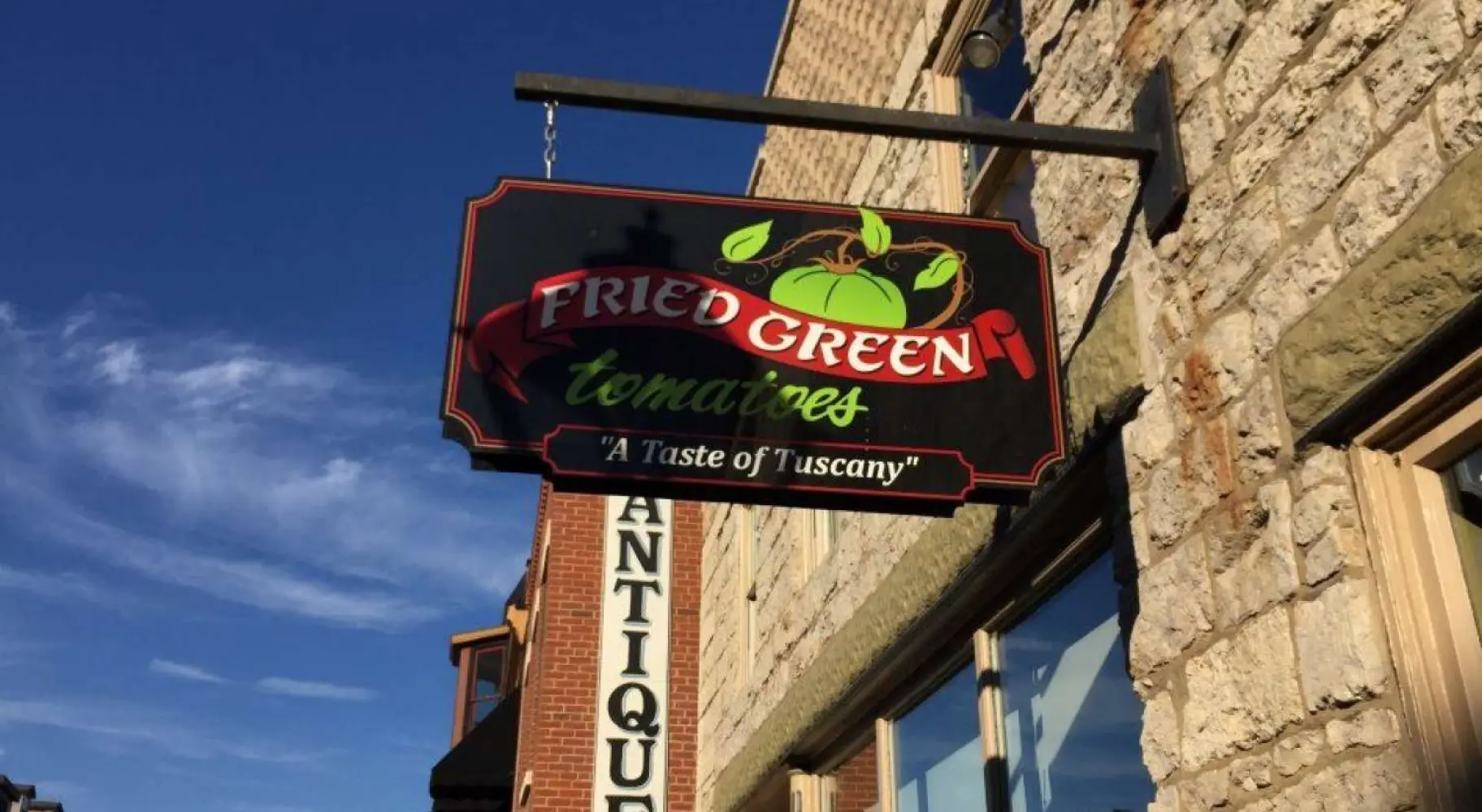 Insegna del ristorante di pomodori verdi fritti