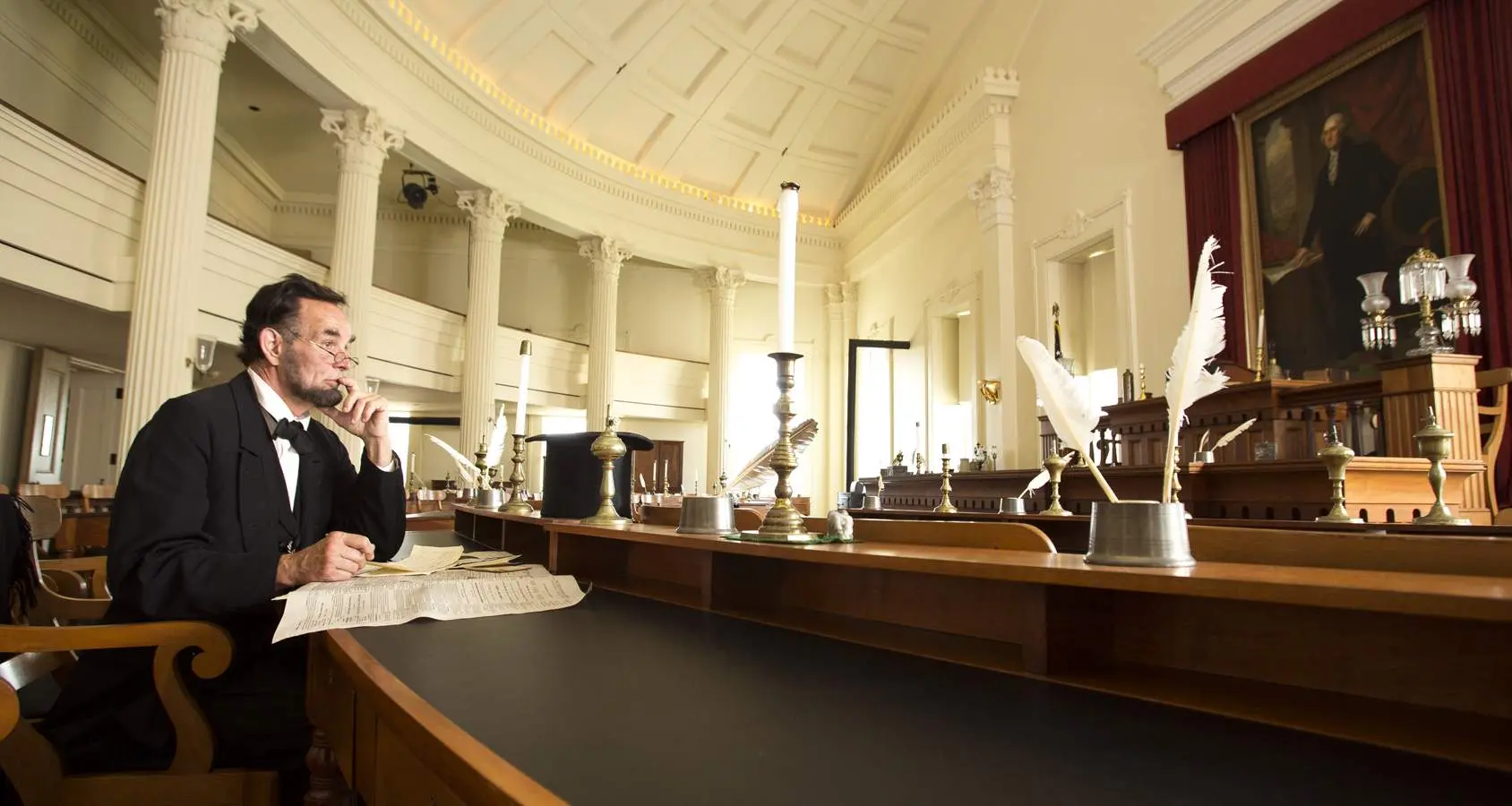 Un attore di Abraham Lincoln che pensa.