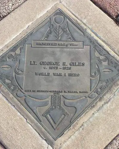 Una targa a terra nella Walk of Fame di Bronzeville