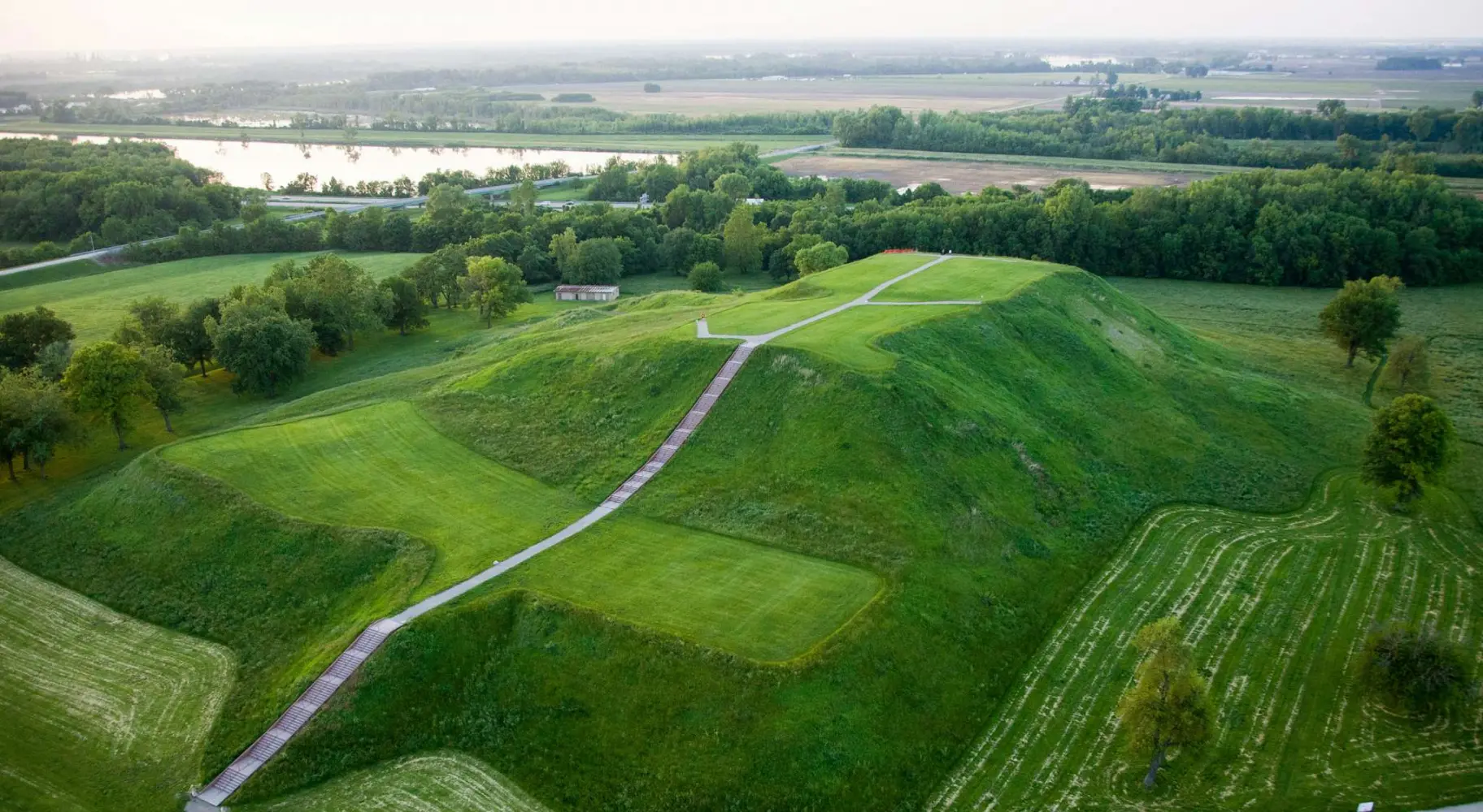 Gli storici cahokia mounds vicino a collinsville
