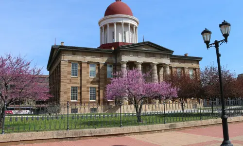 L'esterno di un grande edificio 