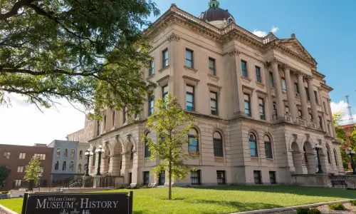 L'esterno del Museo di storia della contea di McLean