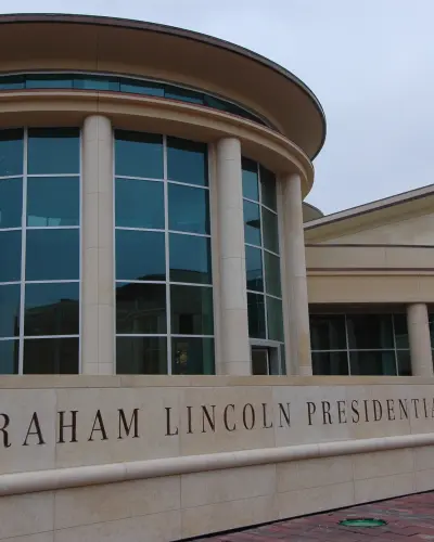 Esterno dell'Abraham Lincoln Presidential Museum