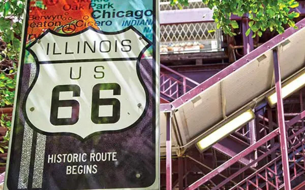 Il cartello della Route 66 a Chicago che segna l'inizio dello storico percorso