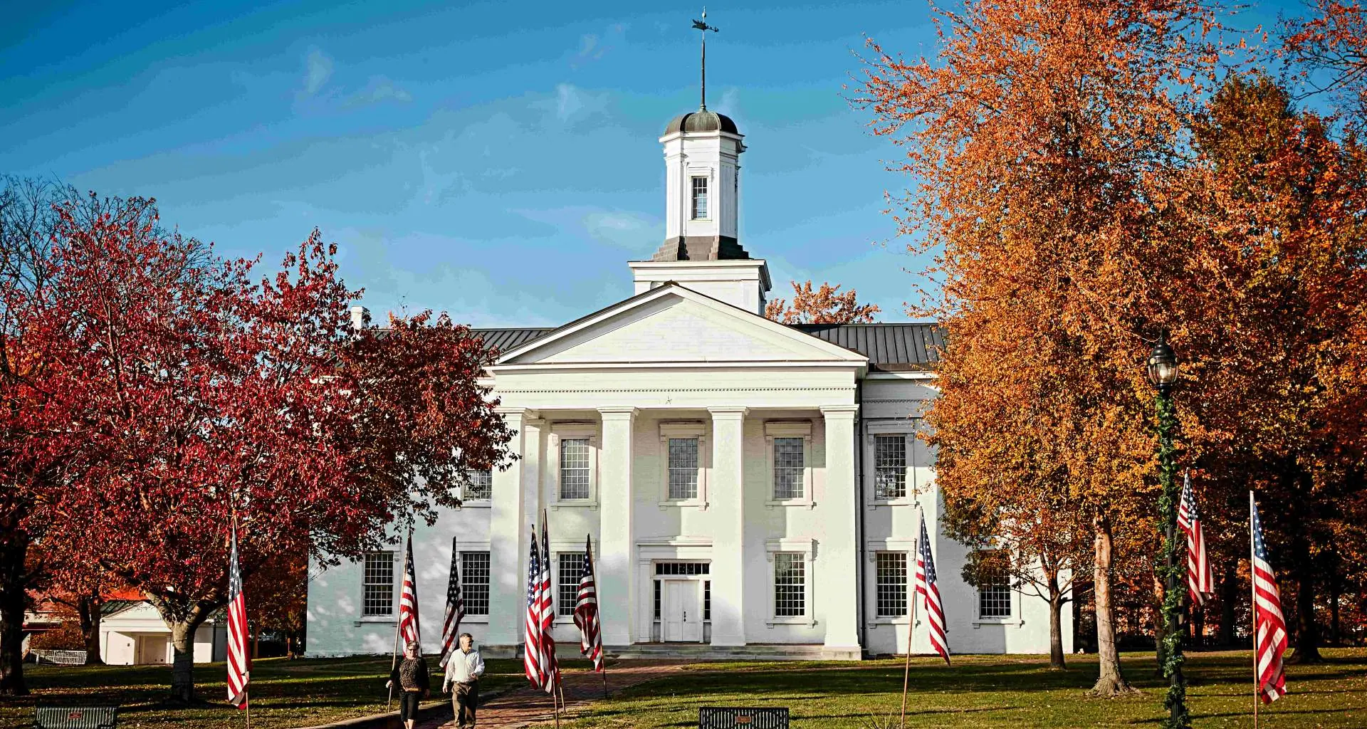 Esterno della Vandalia State House durante l'autunno. 