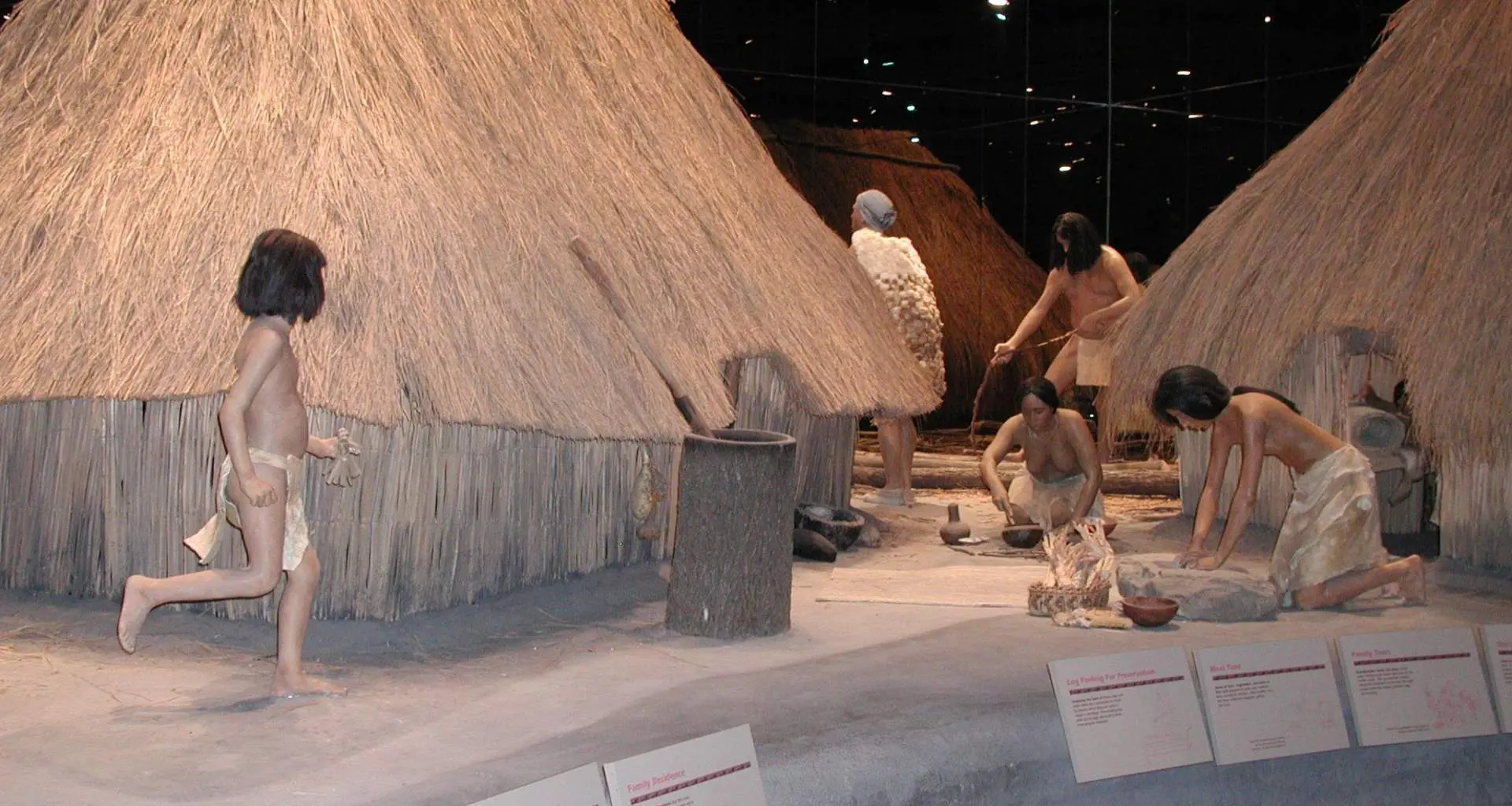 Scena di villaggio di come era a Cahokia Mounds.