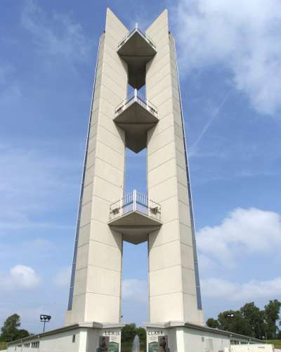 Una grande torre storica