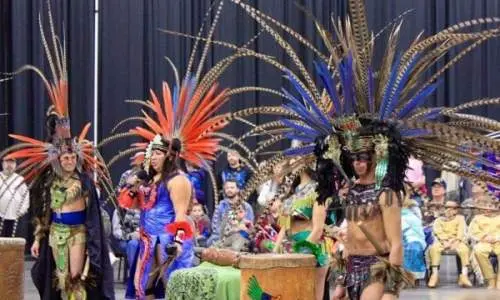 Danze azteche della compagnia di danza Omeyocan