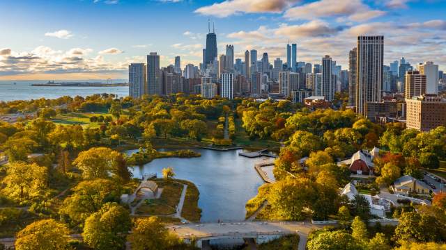 Lo skyline di Chicago e Lincoln Park all'alba