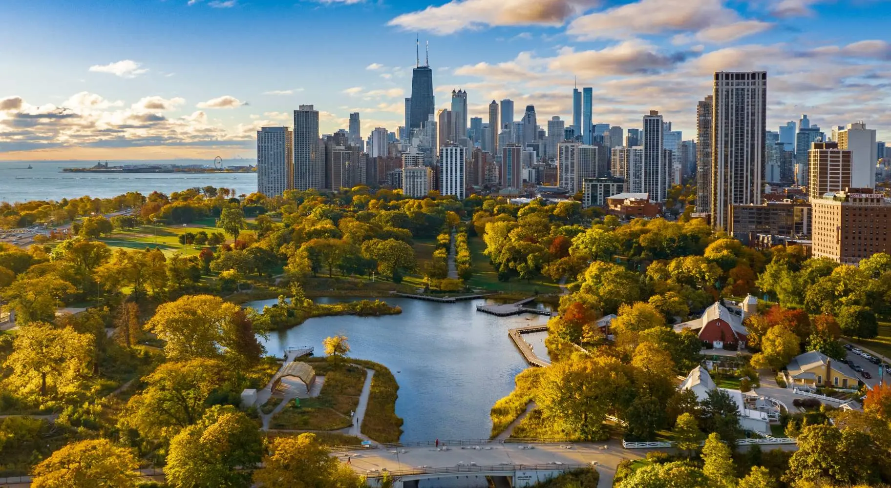 Lo skyline di Chicago e Lincoln Park all'alba