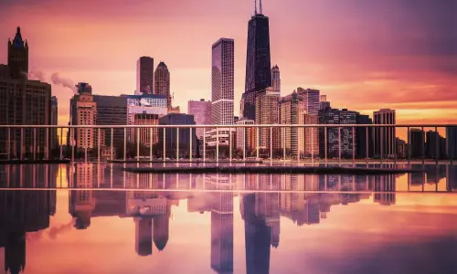 Tramonto con skyline di Chicago e lago Michigan