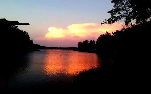 Il sole tramonta sul Lago d'Egitto