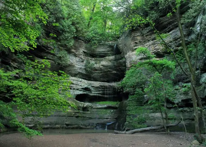 Cascata al parco statale di Starved Rock