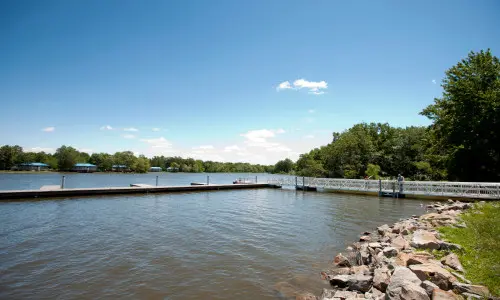 Lago per nuotare e praticare sport acquatici