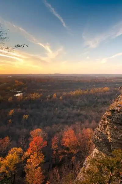 Tramonto sulla foresta nazionale di Shawnee