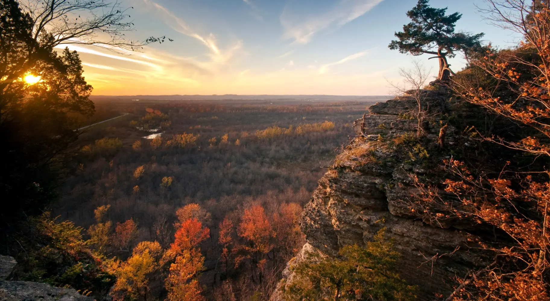 Tramonto sulla foresta nazionale di Shawnee