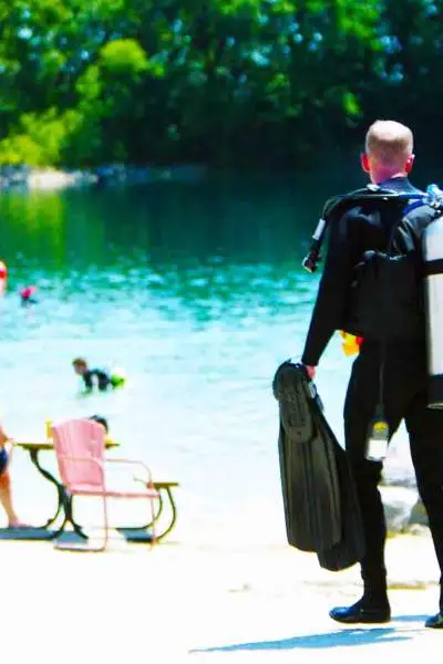 Subacquei a passeggio nelle splendide acque di Haigh Quarry a Kankakee