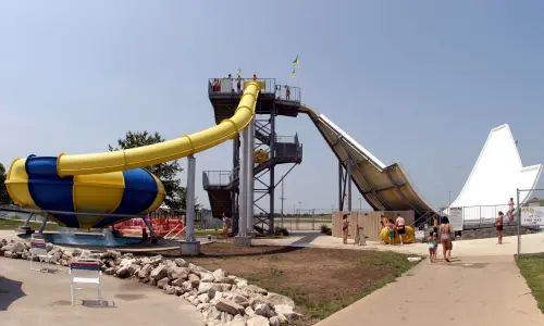 Grandi scivoli del parco acquatico