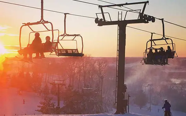 Impianti di risalita del Chestnut Mountain Resort durante l'inverno
