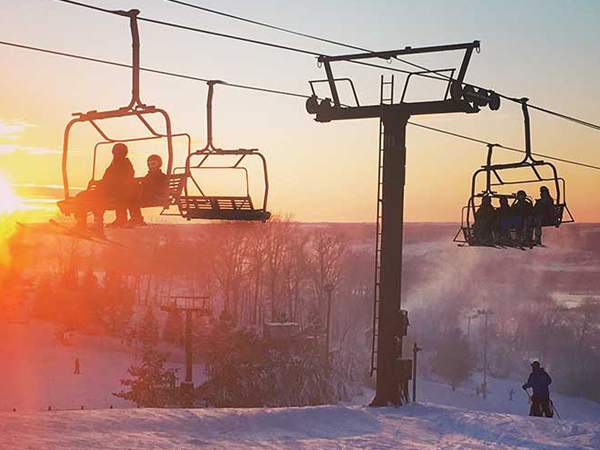 Impianti di risalita del Chestnut Mountain Resort durante l'inverno