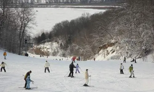 Persone che sciano a Chestnut Mountain
