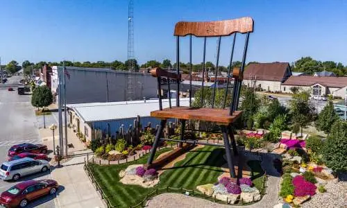 La sedia a dondolo più grande del mondo 