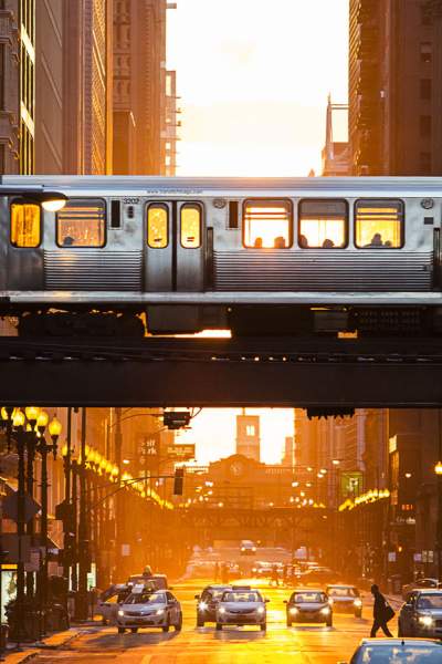 Treno di Chicago al tramonto